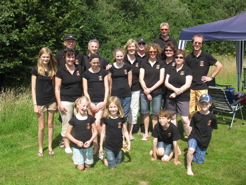 Familienkreis beim Kubb-Turnier in Püsselbüren