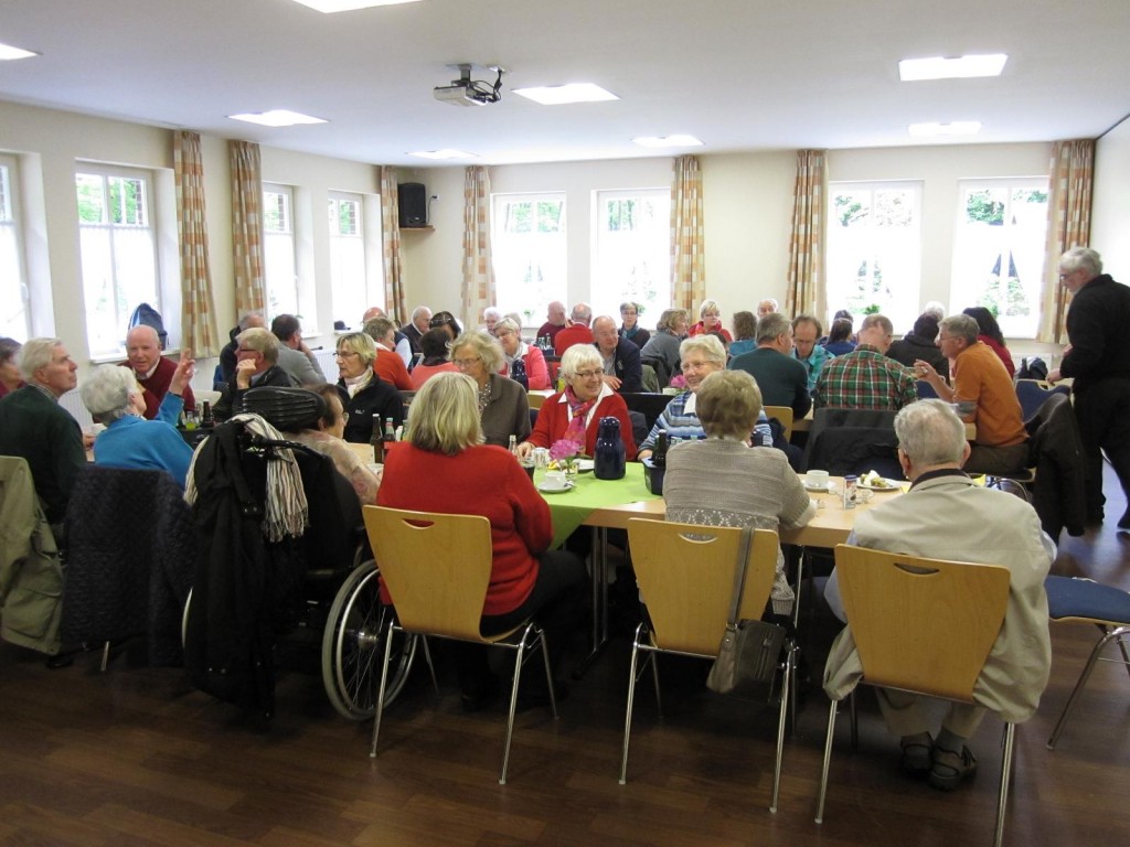 Kaffeetrinken im Gemeindehaus